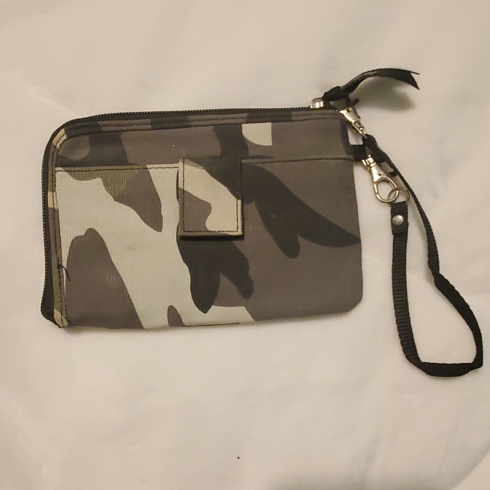 Thirty one camo wristlet